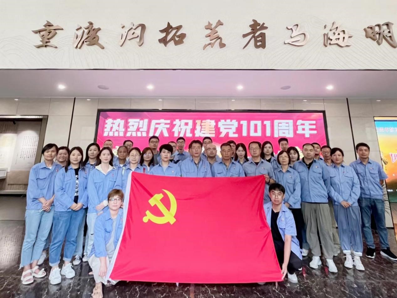 向先進(jìn)學(xué)習(xí)，向楷模致敬